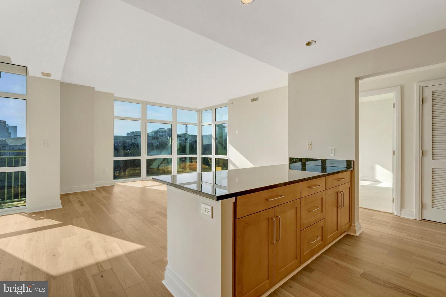 8220 CRESTWOOD HEIGHTS DR #812, MCLEAN, Virginia 22102, 2 Bedrooms Bedrooms, ,2 BathroomsBathrooms,Residential,For sale,8220 CRESTWOOD HEIGHTS DR #812,VAFX2289916 MLS # VAFX2289916