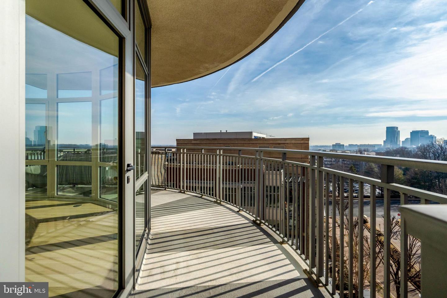 8220 CRESTWOOD HEIGHTS DR #812, MCLEAN, Virginia 22102, 2 Bedrooms Bedrooms, ,2 BathroomsBathrooms,Residential,For sale,8220 CRESTWOOD HEIGHTS DR #812,VAFX2289916 MLS # VAFX2289916