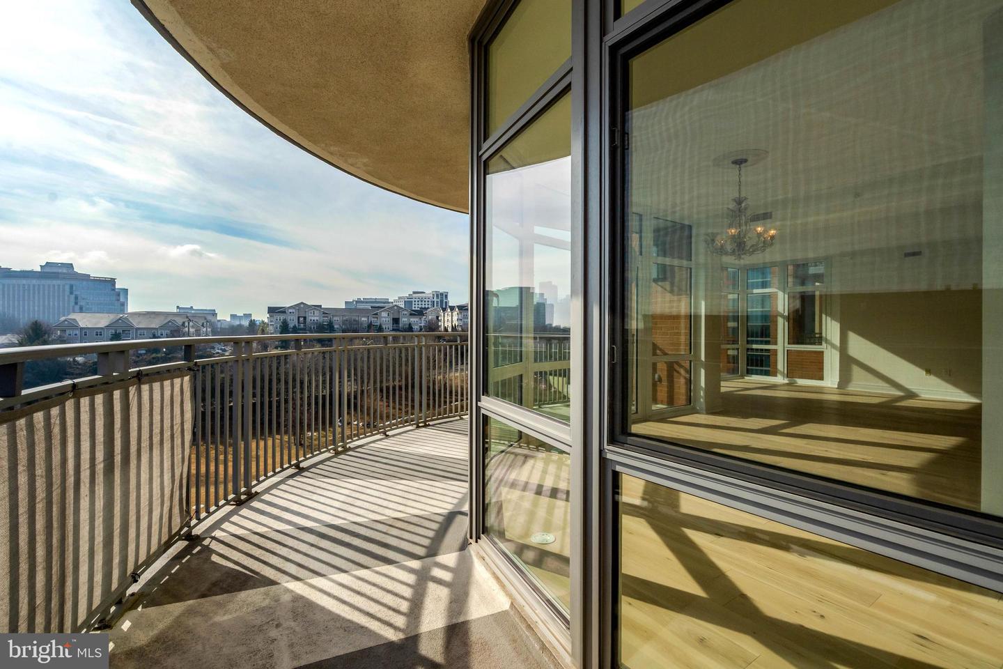 8220 CRESTWOOD HEIGHTS DR #812, MCLEAN, Virginia 22102, 2 Bedrooms Bedrooms, ,2 BathroomsBathrooms,Residential,For sale,8220 CRESTWOOD HEIGHTS DR #812,VAFX2289916 MLS # VAFX2289916