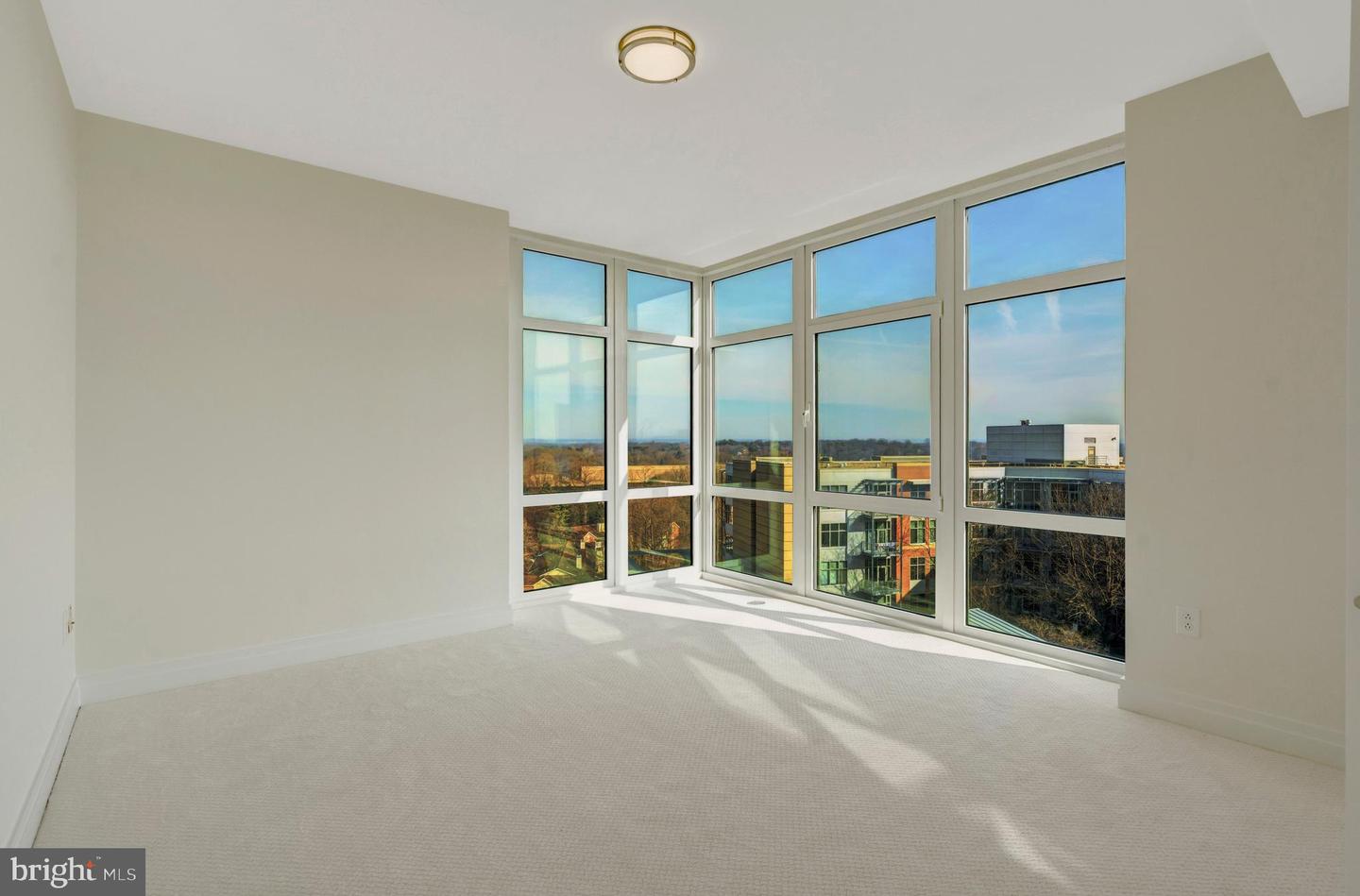 8220 CRESTWOOD HEIGHTS DR #812, MCLEAN, Virginia 22102, 2 Bedrooms Bedrooms, ,2 BathroomsBathrooms,Residential,For sale,8220 CRESTWOOD HEIGHTS DR #812,VAFX2289916 MLS # VAFX2289916