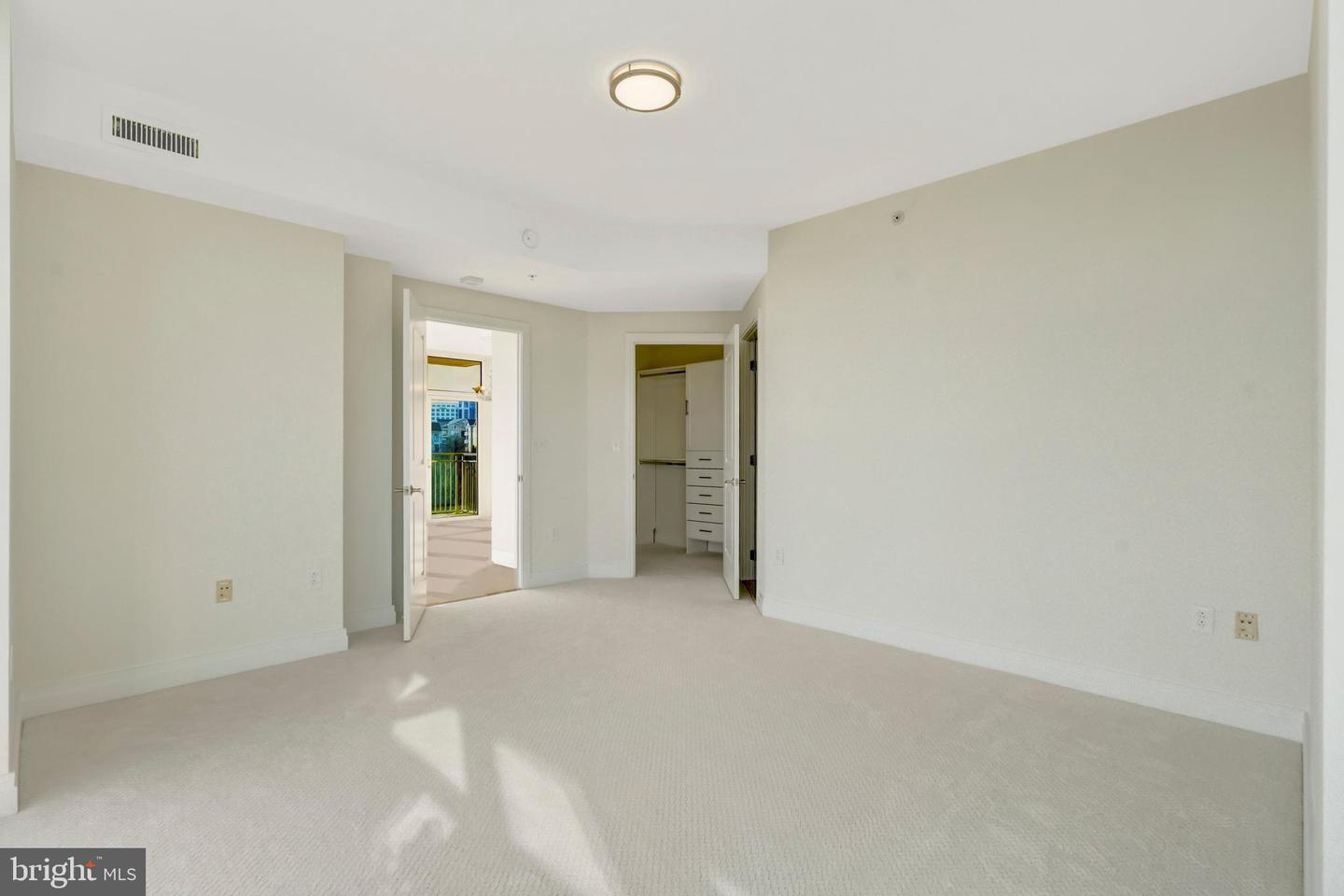 8220 CRESTWOOD HEIGHTS DR #812, MCLEAN, Virginia 22102, 2 Bedrooms Bedrooms, ,2 BathroomsBathrooms,Residential,For sale,8220 CRESTWOOD HEIGHTS DR #812,VAFX2289916 MLS # VAFX2289916