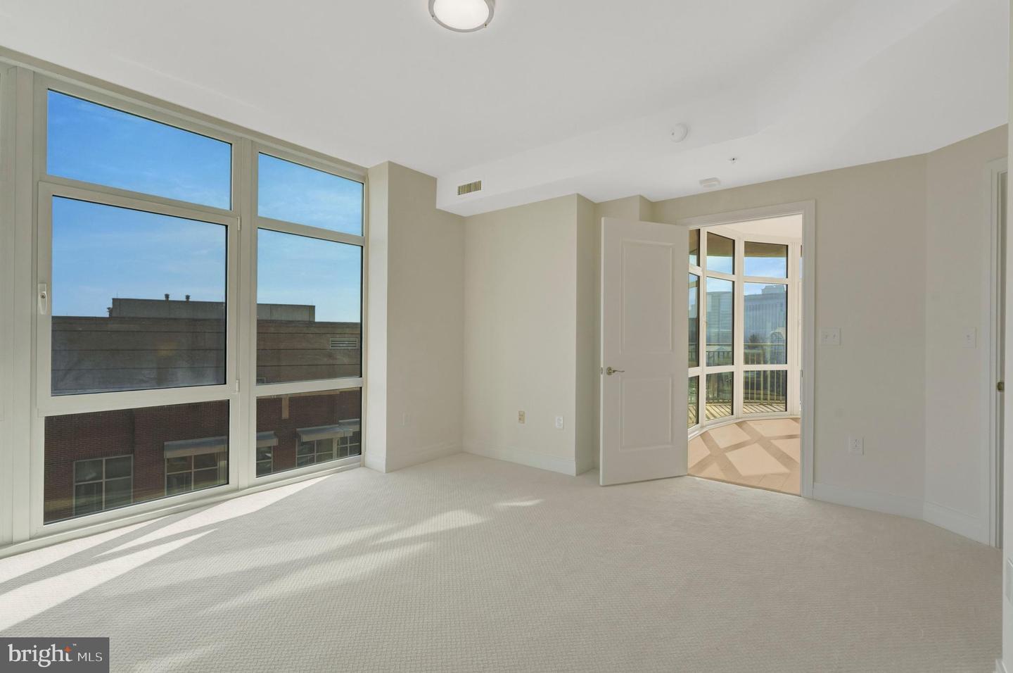 8220 CRESTWOOD HEIGHTS DR #812, MCLEAN, Virginia 22102, 2 Bedrooms Bedrooms, ,2 BathroomsBathrooms,Residential,For sale,8220 CRESTWOOD HEIGHTS DR #812,VAFX2289916 MLS # VAFX2289916
