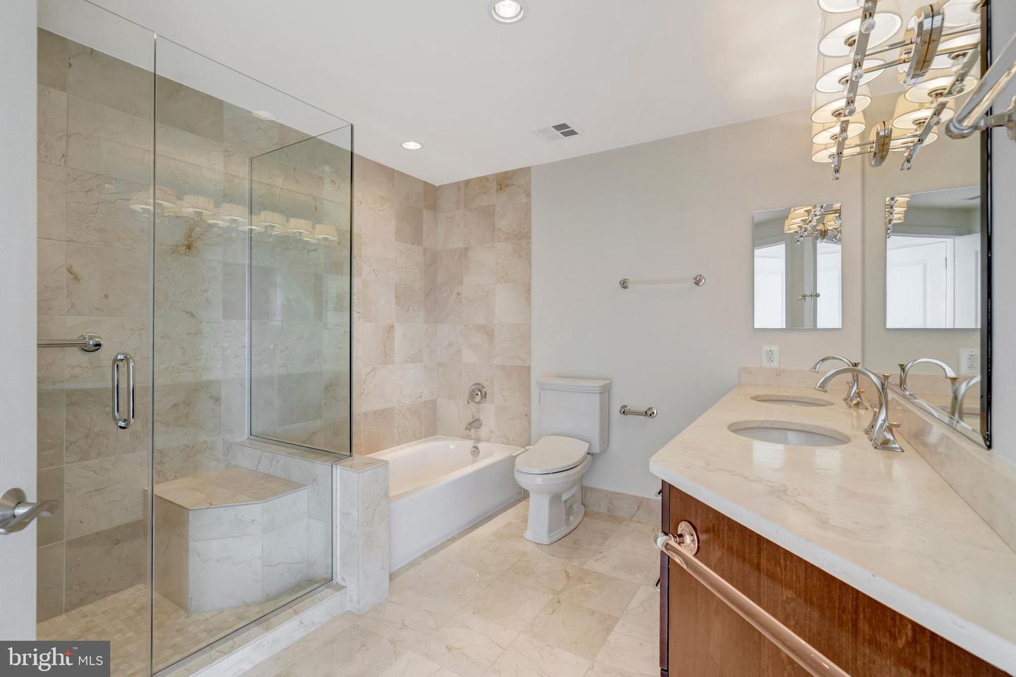 8220 CRESTWOOD HEIGHTS DR #812, MCLEAN, Virginia 22102, 2 Bedrooms Bedrooms, ,2 BathroomsBathrooms,Residential,For sale,8220 CRESTWOOD HEIGHTS DR #812,VAFX2289916 MLS # VAFX2289916