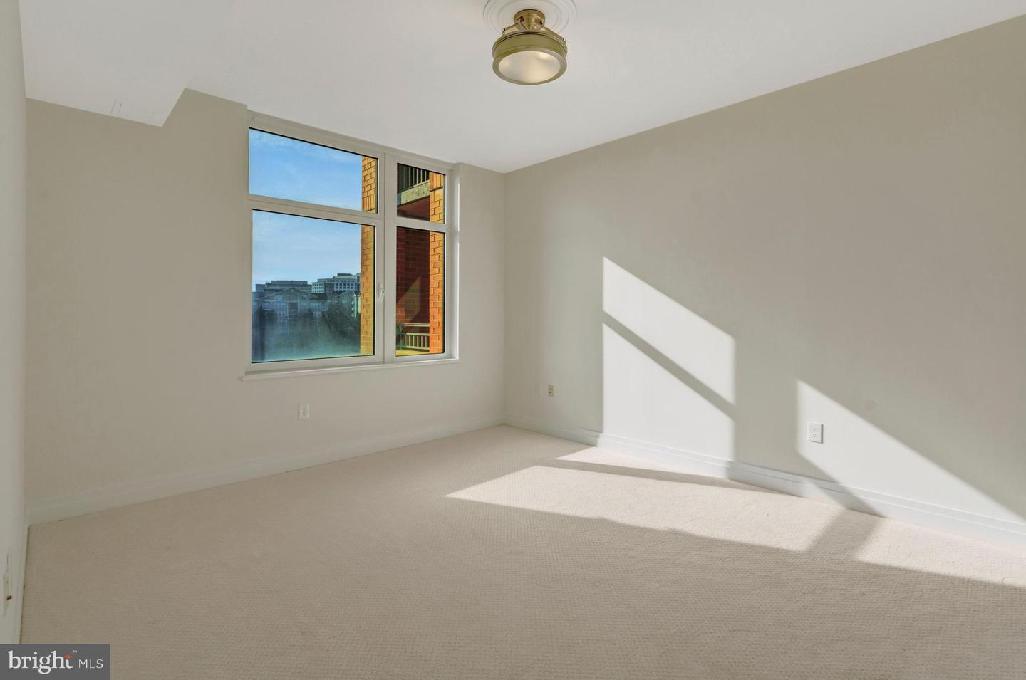 8220 CRESTWOOD HEIGHTS DR #812, MCLEAN, Virginia 22102, 2 Bedrooms Bedrooms, ,2 BathroomsBathrooms,Residential,For sale,8220 CRESTWOOD HEIGHTS DR #812,VAFX2289916 MLS # VAFX2289916