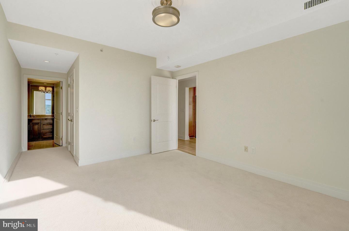 8220 CRESTWOOD HEIGHTS DR #812, MCLEAN, Virginia 22102, 2 Bedrooms Bedrooms, ,2 BathroomsBathrooms,Residential,For sale,8220 CRESTWOOD HEIGHTS DR #812,VAFX2289916 MLS # VAFX2289916