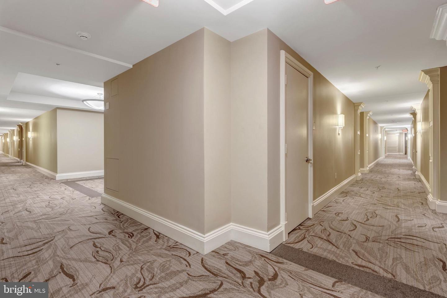 8220 CRESTWOOD HEIGHTS DR #812, MCLEAN, Virginia 22102, 2 Bedrooms Bedrooms, ,2 BathroomsBathrooms,Residential,For sale,8220 CRESTWOOD HEIGHTS DR #812,VAFX2289916 MLS # VAFX2289916