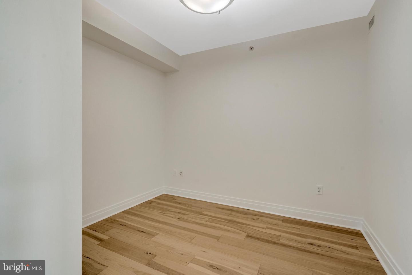 8220 CRESTWOOD HEIGHTS DR #812, MCLEAN, Virginia 22102, 2 Bedrooms Bedrooms, ,2 BathroomsBathrooms,Residential,For sale,8220 CRESTWOOD HEIGHTS DR #812,VAFX2289916 MLS # VAFX2289916