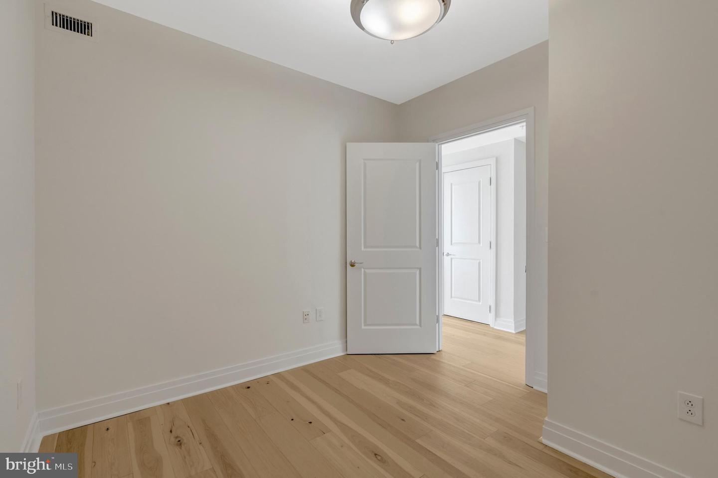 8220 CRESTWOOD HEIGHTS DR #812, MCLEAN, Virginia 22102, 2 Bedrooms Bedrooms, ,2 BathroomsBathrooms,Residential,For sale,8220 CRESTWOOD HEIGHTS DR #812,VAFX2289916 MLS # VAFX2289916