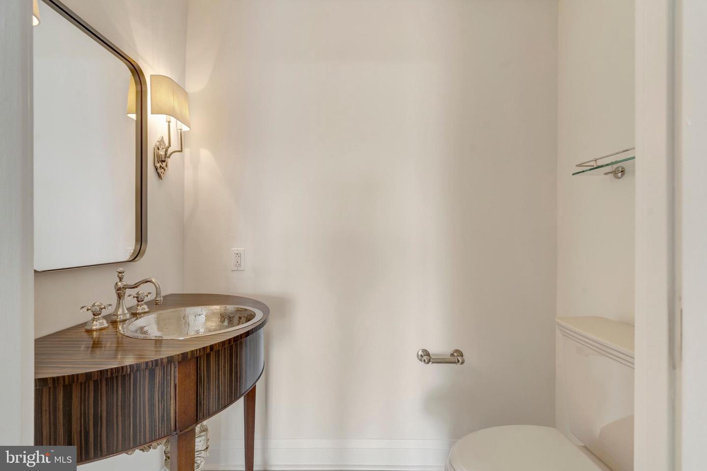 8220 CRESTWOOD HEIGHTS DR #812, MCLEAN, Virginia 22102, 2 Bedrooms Bedrooms, ,2 BathroomsBathrooms,Residential,For sale,8220 CRESTWOOD HEIGHTS DR #812,VAFX2289916 MLS # VAFX2289916