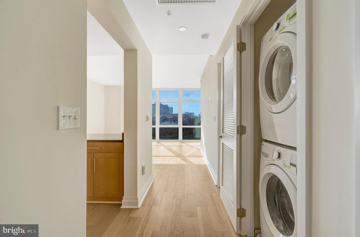 8220 CRESTWOOD HEIGHTS DR #812, MCLEAN, Virginia 22102, 2 Bedrooms Bedrooms, ,2 BathroomsBathrooms,Residential,For sale,8220 CRESTWOOD HEIGHTS DR #812,VAFX2289916 MLS # VAFX2289916