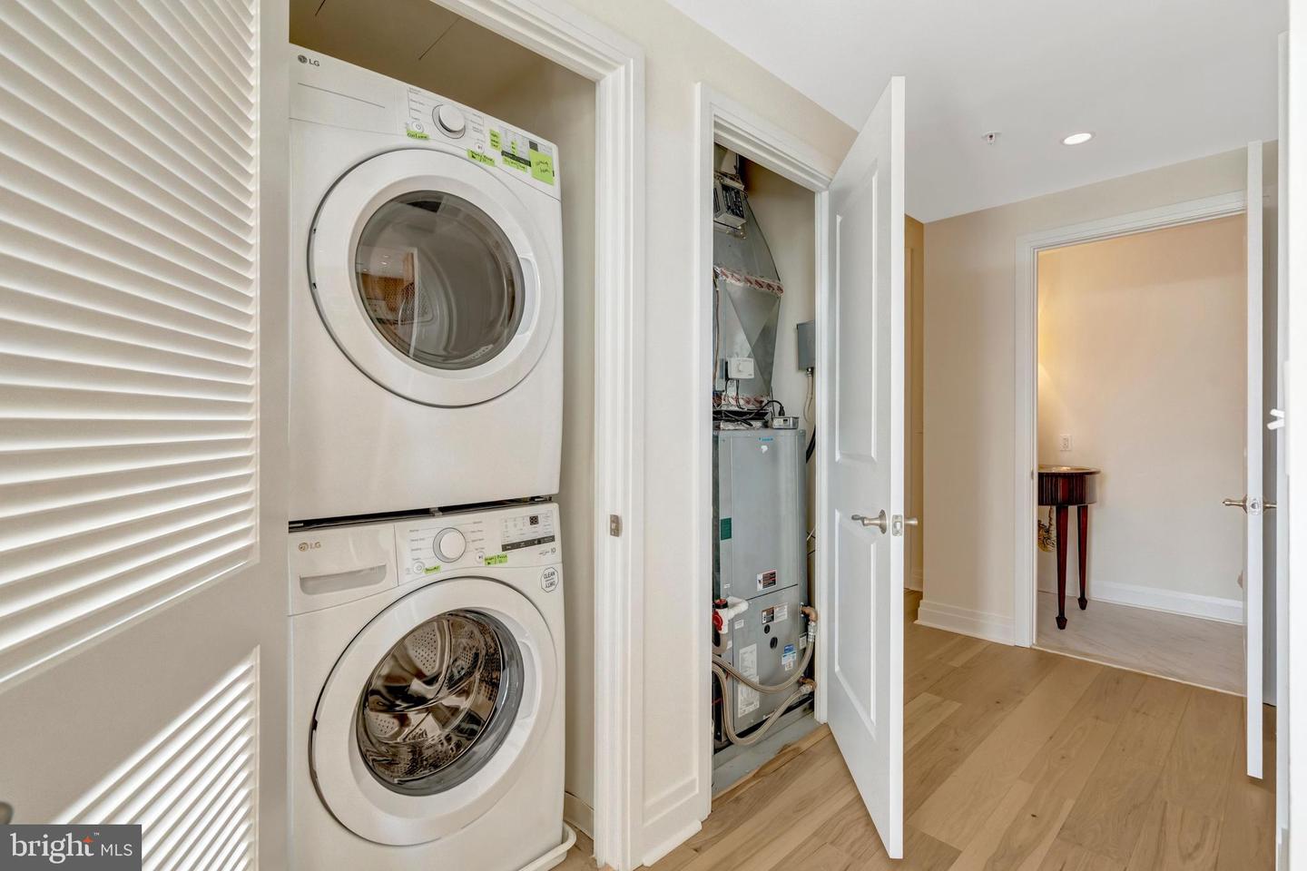 8220 CRESTWOOD HEIGHTS DR #812, MCLEAN, Virginia 22102, 2 Bedrooms Bedrooms, ,2 BathroomsBathrooms,Residential,For sale,8220 CRESTWOOD HEIGHTS DR #812,VAFX2289916 MLS # VAFX2289916