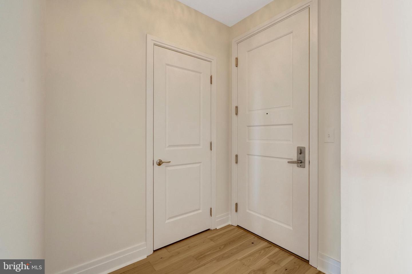 8220 CRESTWOOD HEIGHTS DR #812, MCLEAN, Virginia 22102, 2 Bedrooms Bedrooms, ,2 BathroomsBathrooms,Residential,For sale,8220 CRESTWOOD HEIGHTS DR #812,VAFX2289916 MLS # VAFX2289916