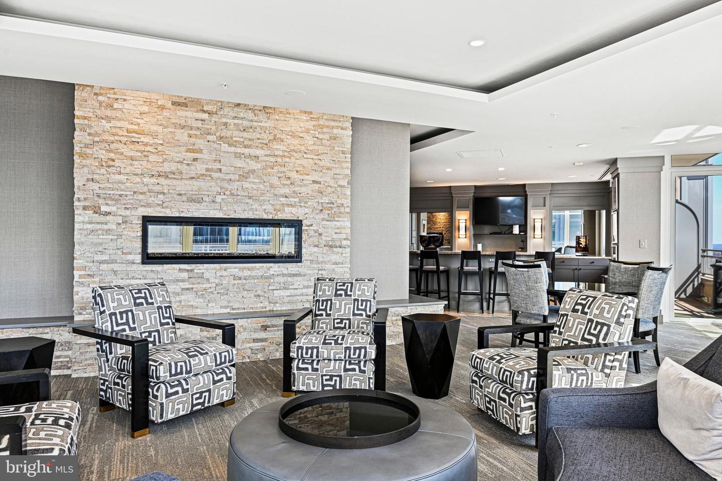 8220 CRESTWOOD HEIGHTS DR #812, MCLEAN, Virginia 22102, 2 Bedrooms Bedrooms, ,2 BathroomsBathrooms,Residential,For sale,8220 CRESTWOOD HEIGHTS DR #812,VAFX2289916 MLS # VAFX2289916