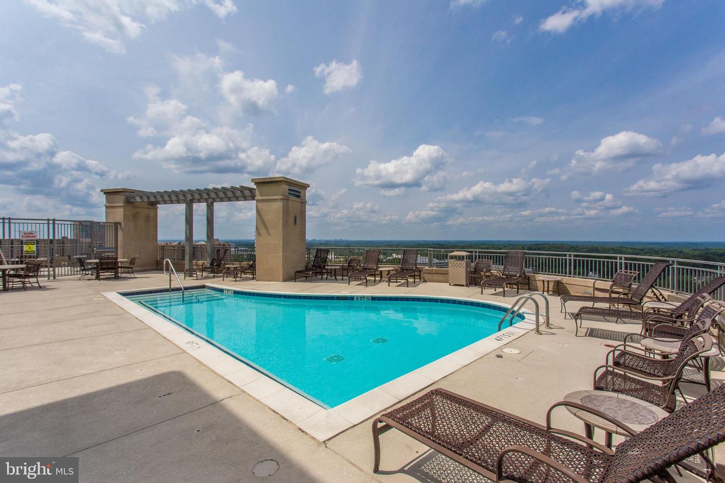 8220 CRESTWOOD HEIGHTS DR #812, MCLEAN, Virginia 22102, 2 Bedrooms Bedrooms, ,2 BathroomsBathrooms,Residential,For sale,8220 CRESTWOOD HEIGHTS DR #812,VAFX2289916 MLS # VAFX2289916