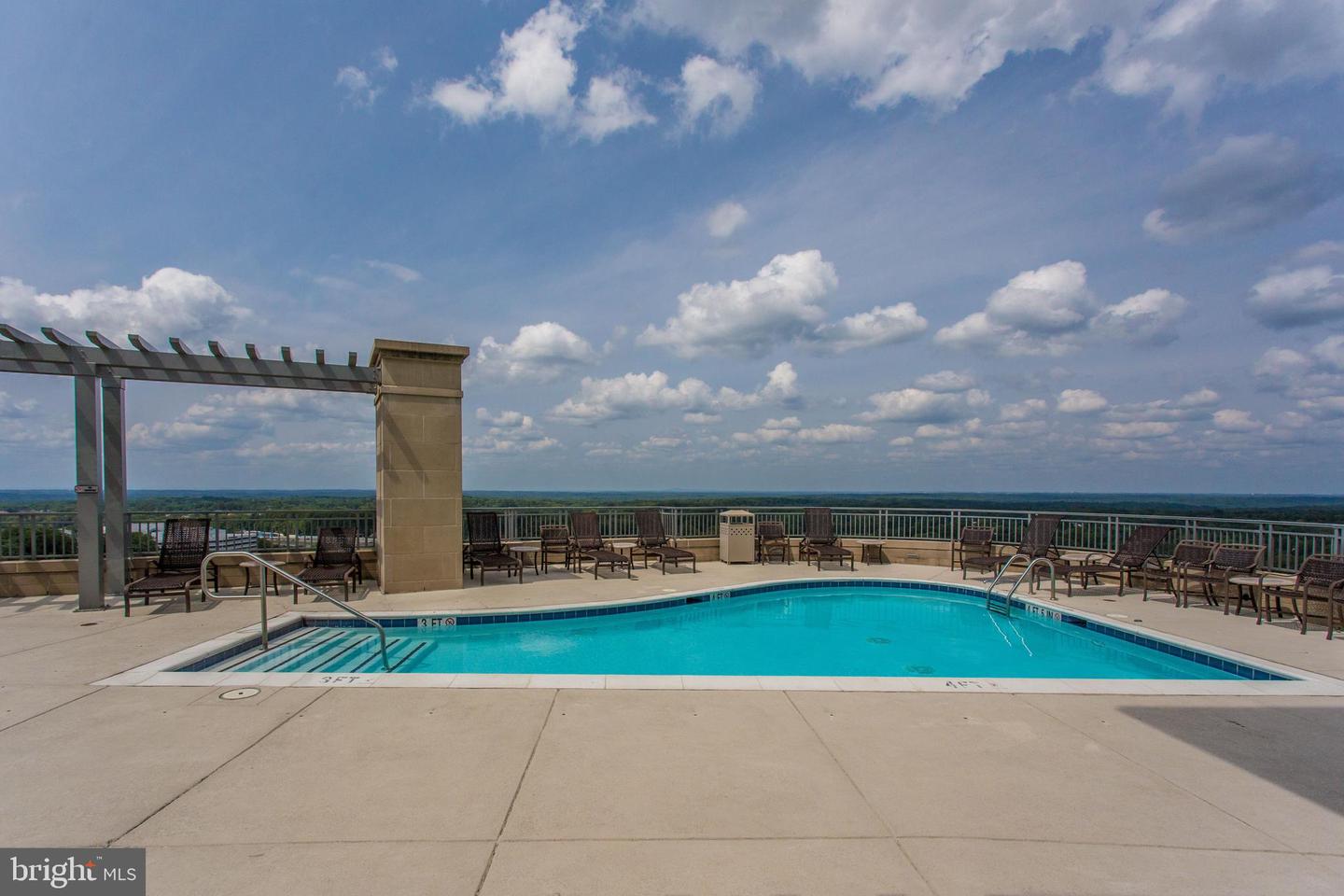 8220 CRESTWOOD HEIGHTS DR #812, MCLEAN, Virginia 22102, 2 Bedrooms Bedrooms, ,2 BathroomsBathrooms,Residential,For sale,8220 CRESTWOOD HEIGHTS DR #812,VAFX2289916 MLS # VAFX2289916