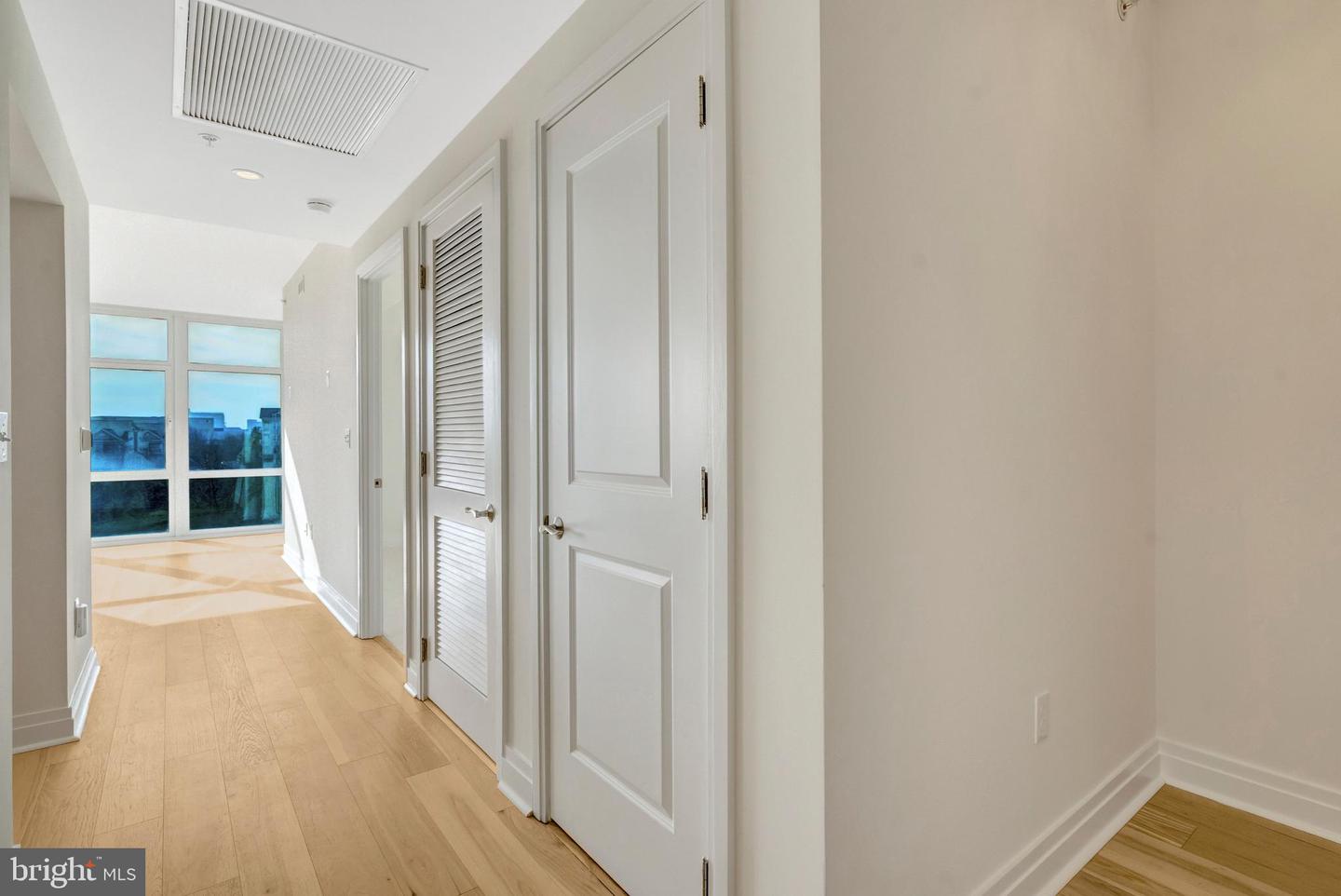 8220 CRESTWOOD HEIGHTS DR #812, MCLEAN, Virginia 22102, 2 Bedrooms Bedrooms, ,2 BathroomsBathrooms,Residential,For sale,8220 CRESTWOOD HEIGHTS DR #812,VAFX2289916 MLS # VAFX2289916