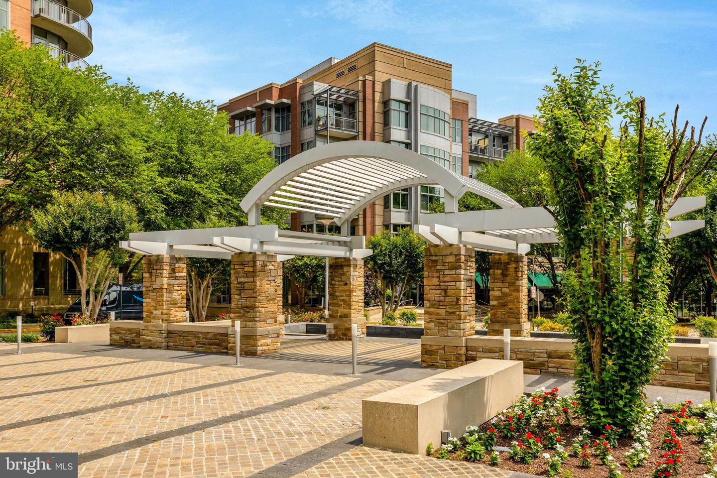 8220 CRESTWOOD HEIGHTS DR #812, MCLEAN, Virginia 22102, 2 Bedrooms Bedrooms, ,2 BathroomsBathrooms,Residential,For sale,8220 CRESTWOOD HEIGHTS DR #812,VAFX2289916 MLS # VAFX2289916