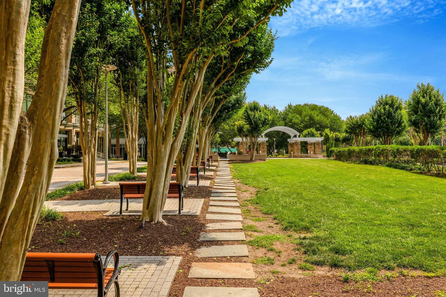 8220 CRESTWOOD HEIGHTS DR #812, MCLEAN, Virginia 22102, 2 Bedrooms Bedrooms, ,2 BathroomsBathrooms,Residential,For sale,8220 CRESTWOOD HEIGHTS DR #812,VAFX2289916 MLS # VAFX2289916