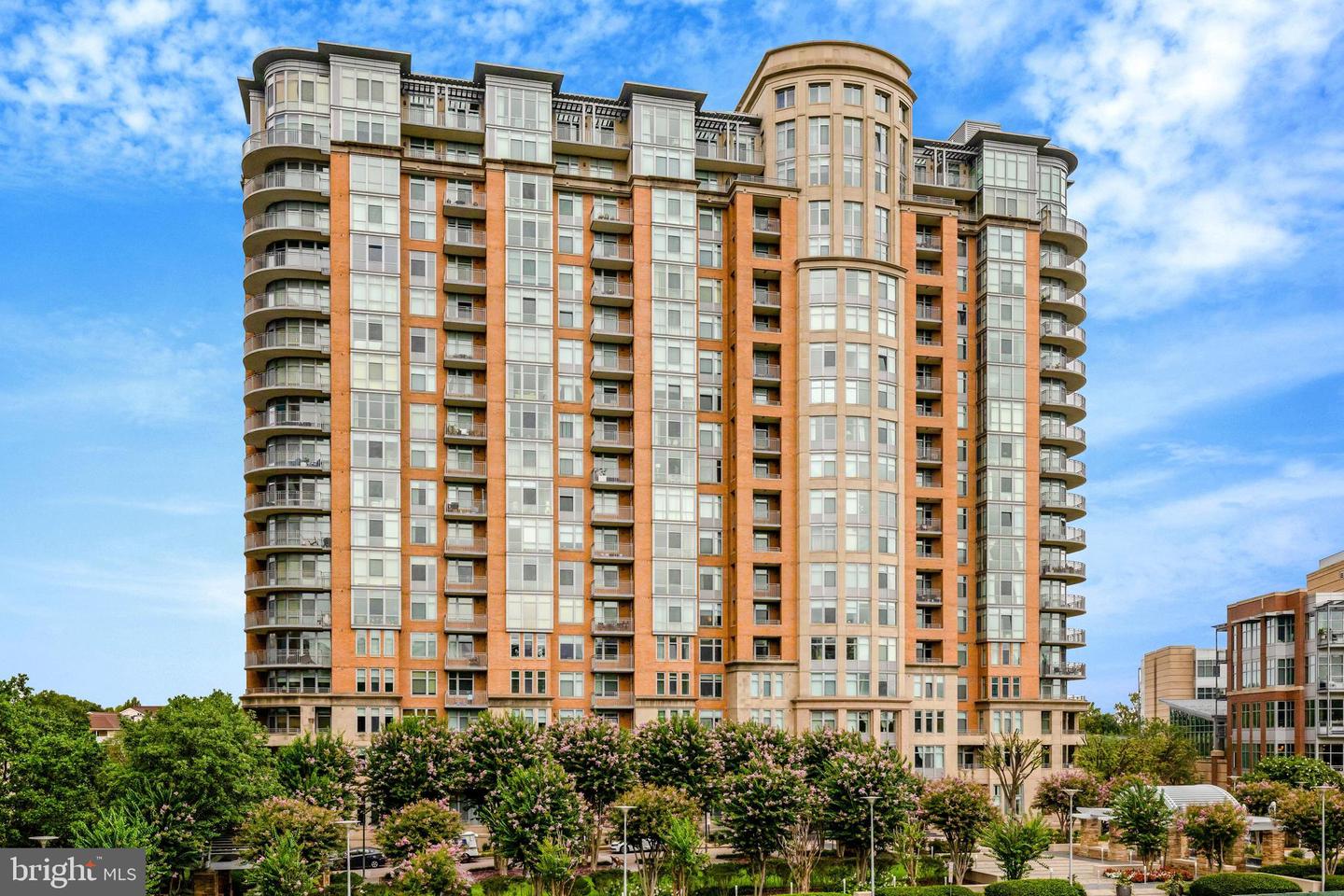 8220 CRESTWOOD HEIGHTS DR #812, MCLEAN, Virginia 22102, 2 Bedrooms Bedrooms, ,2 BathroomsBathrooms,Residential,For sale,8220 CRESTWOOD HEIGHTS DR #812,VAFX2289916 MLS # VAFX2289916