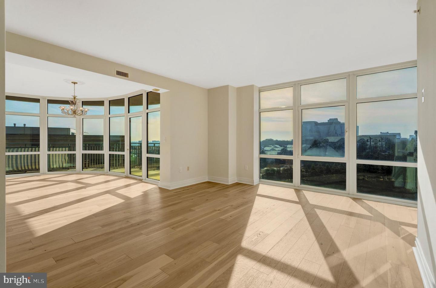 8220 CRESTWOOD HEIGHTS DR #812, MCLEAN, Virginia 22102, 2 Bedrooms Bedrooms, ,2 BathroomsBathrooms,Residential,For sale,8220 CRESTWOOD HEIGHTS DR #812,VAFX2289916 MLS # VAFX2289916