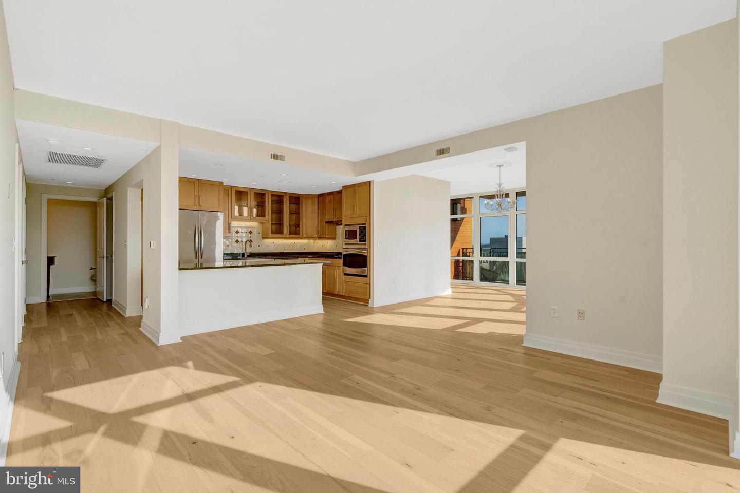 8220 CRESTWOOD HEIGHTS DR #812, MCLEAN, Virginia 22102, 2 Bedrooms Bedrooms, ,2 BathroomsBathrooms,Residential,For sale,8220 CRESTWOOD HEIGHTS DR #812,VAFX2289916 MLS # VAFX2289916