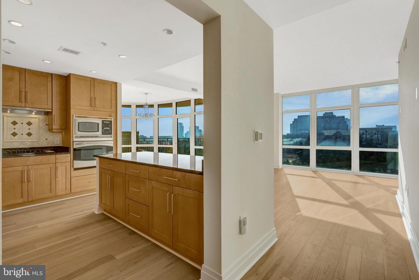 8220 CRESTWOOD HEIGHTS DR #812, MCLEAN, Virginia 22102, 2 Bedrooms Bedrooms, ,2 BathroomsBathrooms,Residential,For sale,8220 CRESTWOOD HEIGHTS DR #812,VAFX2289916 MLS # VAFX2289916