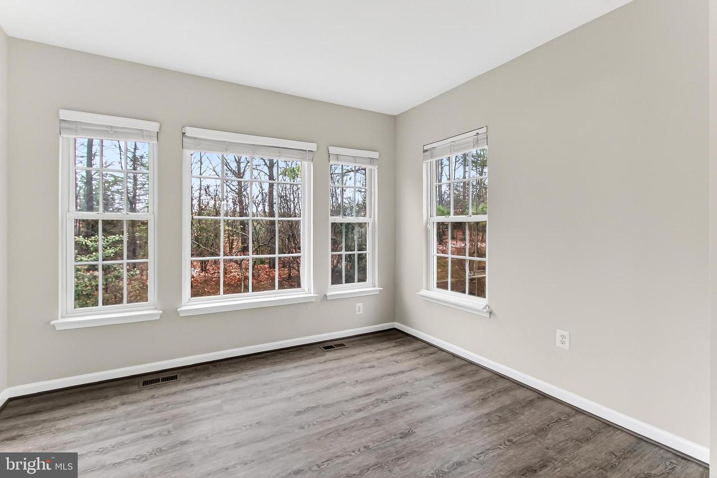 9725 CHESHIRE RIDGE CIR, MANASSAS, Virginia 20110, 3 Bedrooms Bedrooms, ,2 BathroomsBathrooms,Residential,For sale,9725 CHESHIRE RIDGE CIR,VAPW2112176 MLS # VAPW2112176