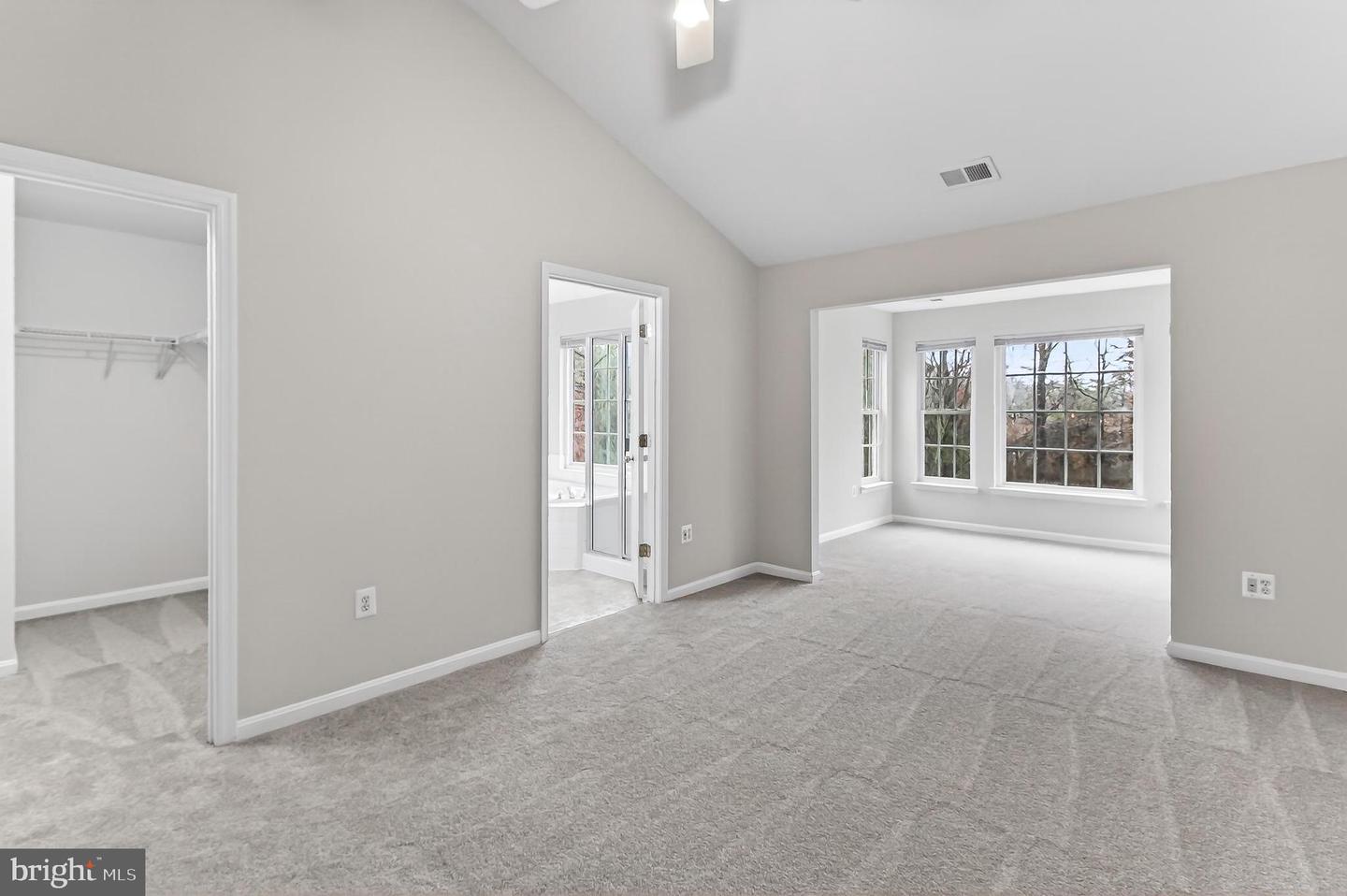 9725 CHESHIRE RIDGE CIR, MANASSAS, Virginia 20110, 3 Bedrooms Bedrooms, ,2 BathroomsBathrooms,Residential,For sale,9725 CHESHIRE RIDGE CIR,VAPW2112176 MLS # VAPW2112176