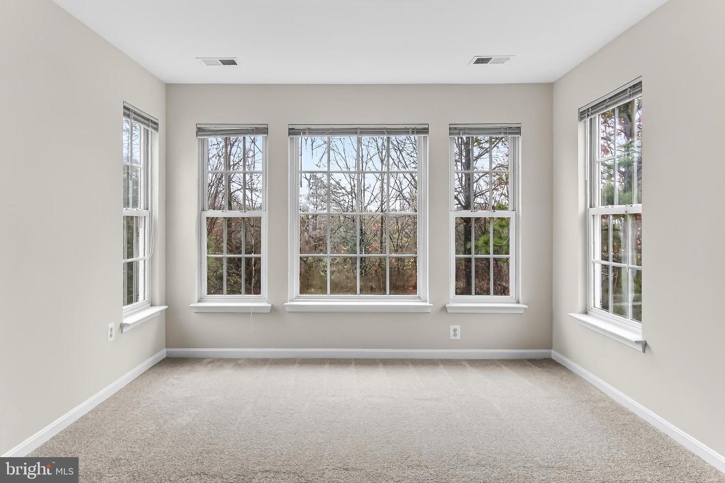 9725 CHESHIRE RIDGE CIR, MANASSAS, Virginia 20110, 3 Bedrooms Bedrooms, ,2 BathroomsBathrooms,Residential,For sale,9725 CHESHIRE RIDGE CIR,VAPW2112176 MLS # VAPW2112176