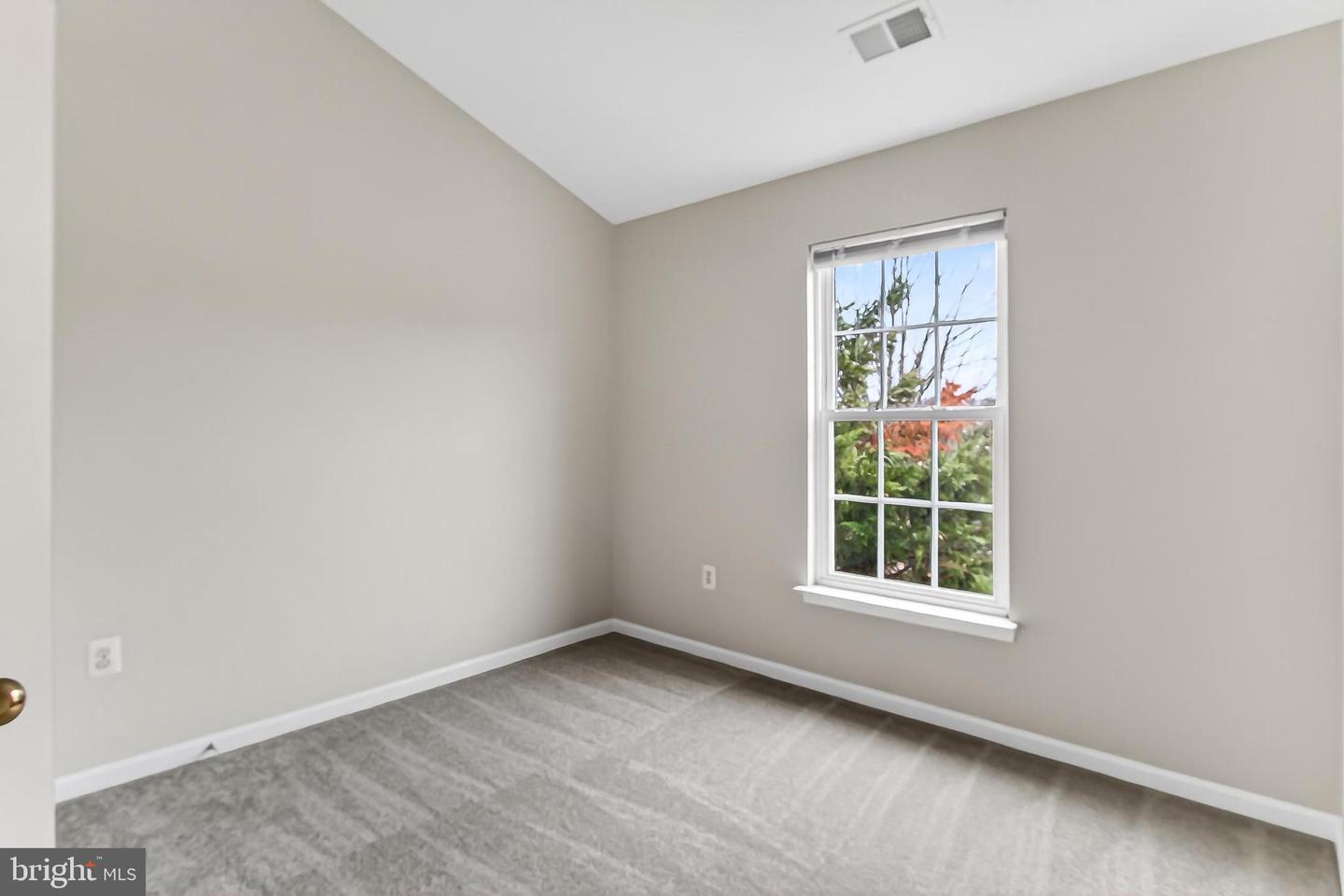 9725 CHESHIRE RIDGE CIR, MANASSAS, Virginia 20110, 3 Bedrooms Bedrooms, ,2 BathroomsBathrooms,Residential,For sale,9725 CHESHIRE RIDGE CIR,VAPW2112176 MLS # VAPW2112176