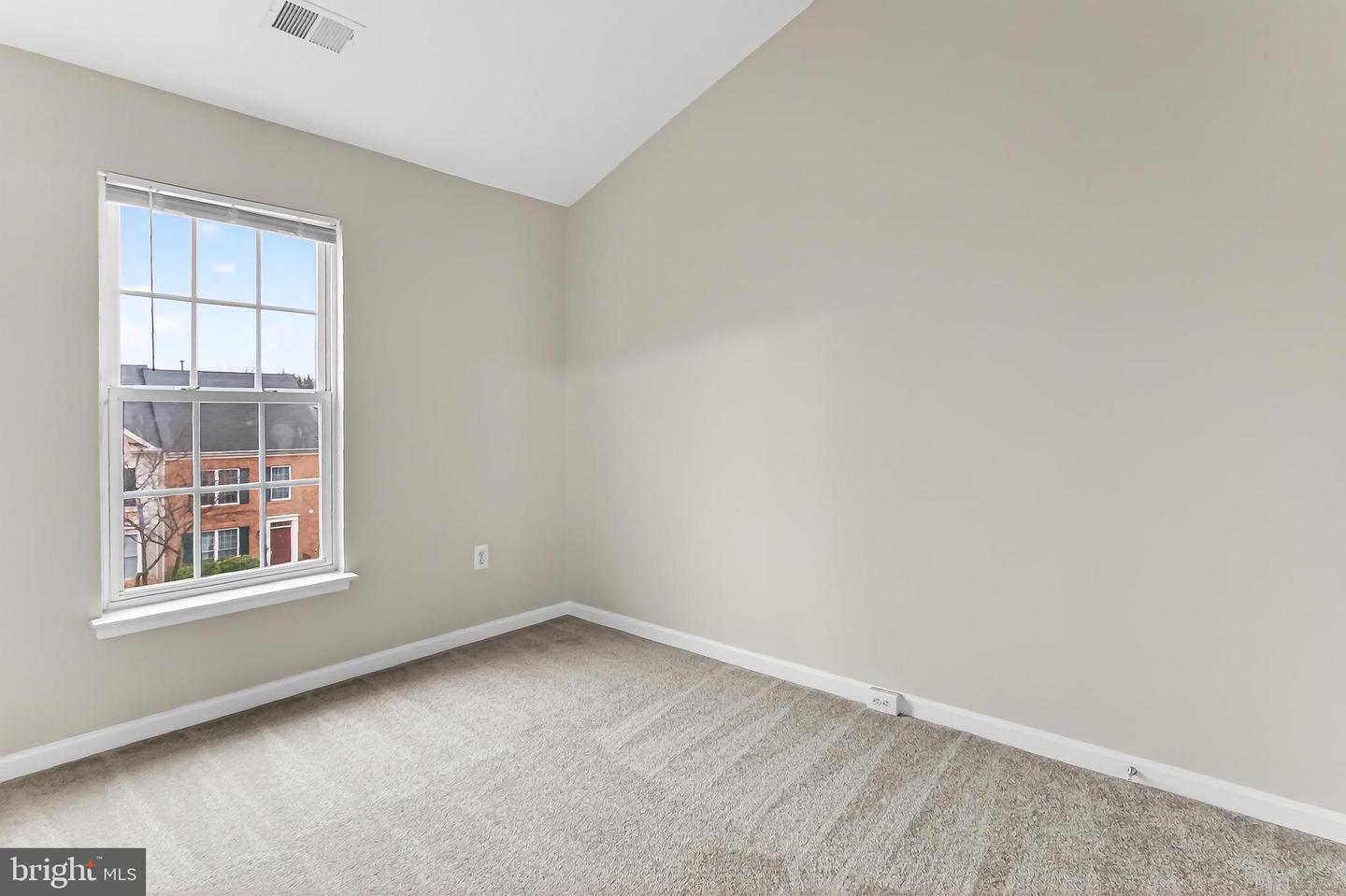 9725 CHESHIRE RIDGE CIR, MANASSAS, Virginia 20110, 3 Bedrooms Bedrooms, ,2 BathroomsBathrooms,Residential,For sale,9725 CHESHIRE RIDGE CIR,VAPW2112176 MLS # VAPW2112176