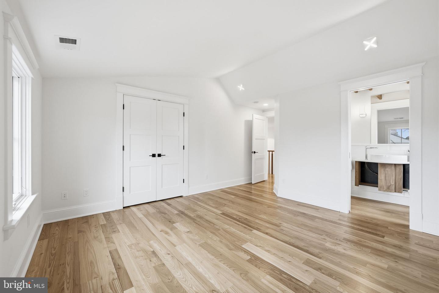 605 HILLTOP TER, ALEXANDRIA, Virginia 22301, 6 Bedrooms Bedrooms, ,5 BathroomsBathrooms,Residential,For sale,605 HILLTOP TER,VAAX2054036 MLS # VAAX2054036