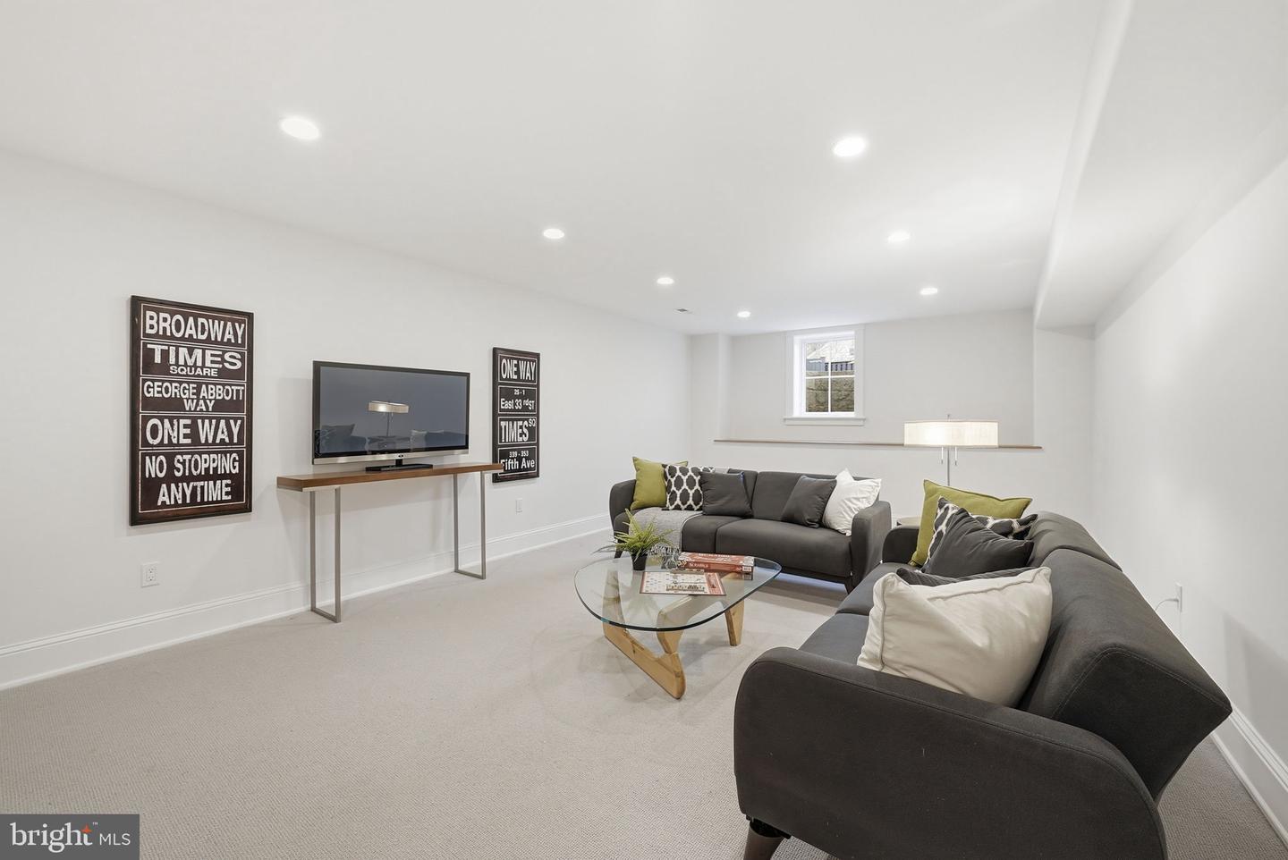 605 HILLTOP TER, ALEXANDRIA, Virginia 22301, 6 Bedrooms Bedrooms, ,5 BathroomsBathrooms,Residential,For sale,605 HILLTOP TER,VAAX2054036 MLS # VAAX2054036