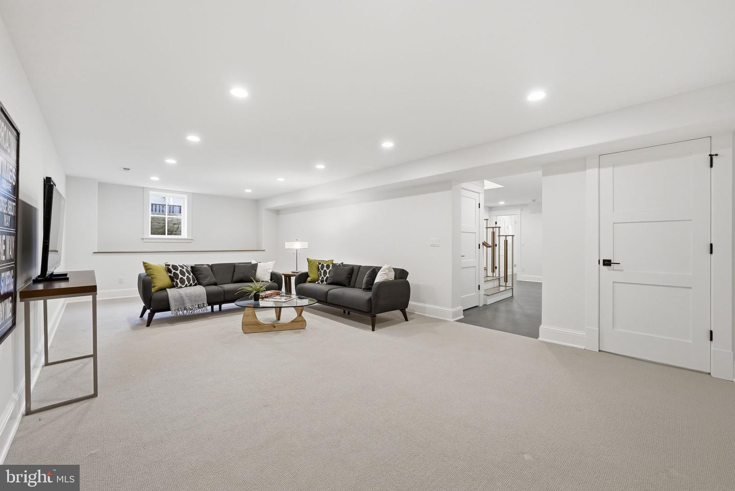 605 HILLTOP TER, ALEXANDRIA, Virginia 22301, 6 Bedrooms Bedrooms, ,5 BathroomsBathrooms,Residential,For sale,605 HILLTOP TER,VAAX2054036 MLS # VAAX2054036