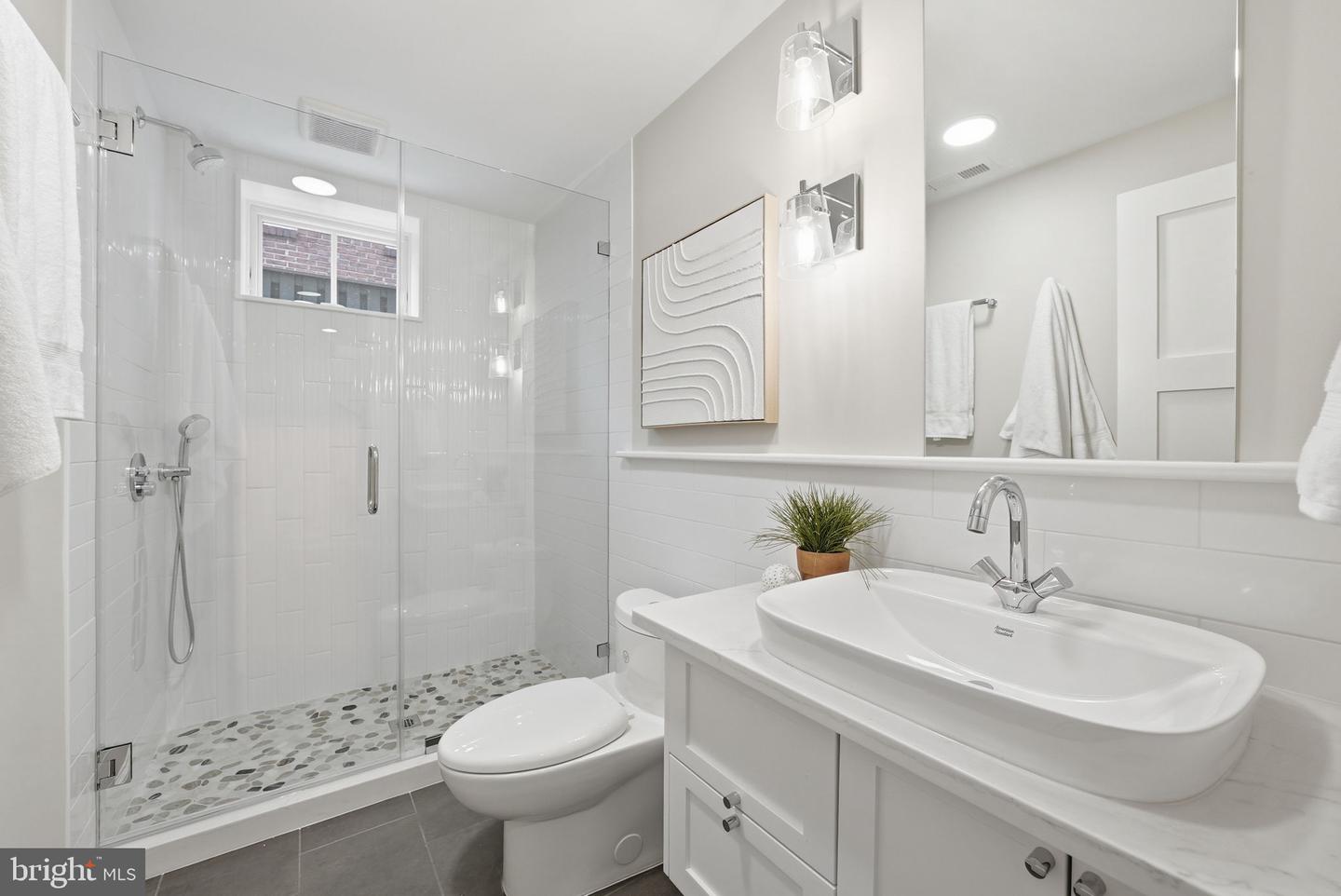 605 HILLTOP TER, ALEXANDRIA, Virginia 22301, 6 Bedrooms Bedrooms, ,5 BathroomsBathrooms,Residential,For sale,605 HILLTOP TER,VAAX2054036 MLS # VAAX2054036