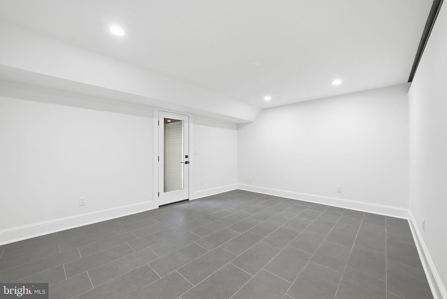 605 HILLTOP TER, ALEXANDRIA, Virginia 22301, 6 Bedrooms Bedrooms, ,5 BathroomsBathrooms,Residential,For sale,605 HILLTOP TER,VAAX2054036 MLS # VAAX2054036