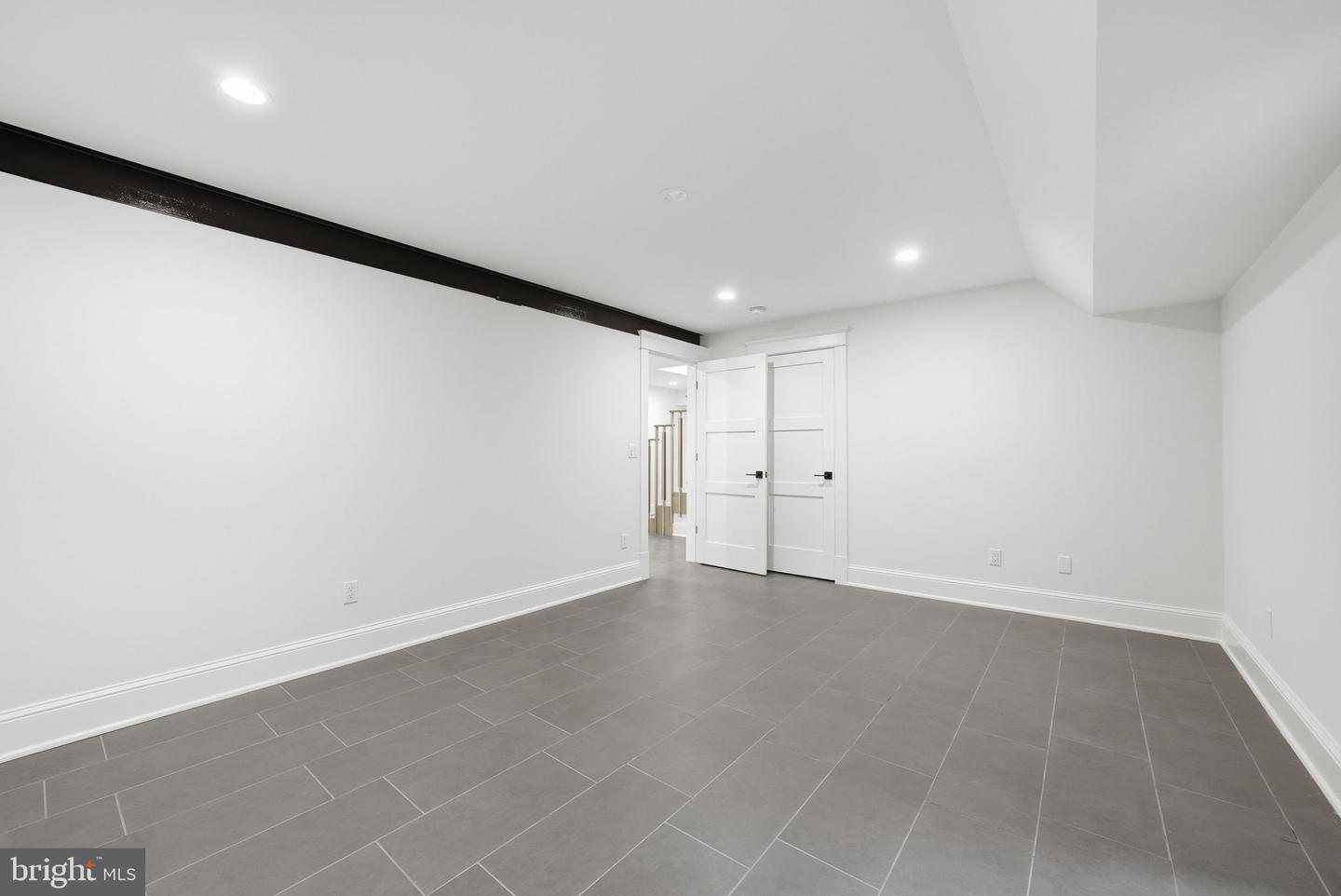 605 HILLTOP TER, ALEXANDRIA, Virginia 22301, 6 Bedrooms Bedrooms, ,5 BathroomsBathrooms,Residential,For sale,605 HILLTOP TER,VAAX2054036 MLS # VAAX2054036