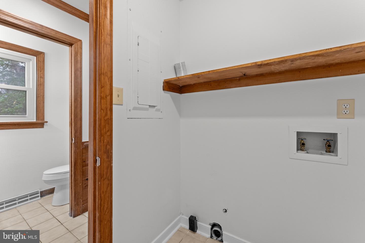 8700 LAUMIC DR, NORTH CHESTERFIELD, Virginia 23224, 3 Bedrooms Bedrooms, 12 Rooms Rooms,2 BathroomsBathrooms,Residential,For sale,8700 LAUMIC DR,VACF2001400 MLS # VACF2001400