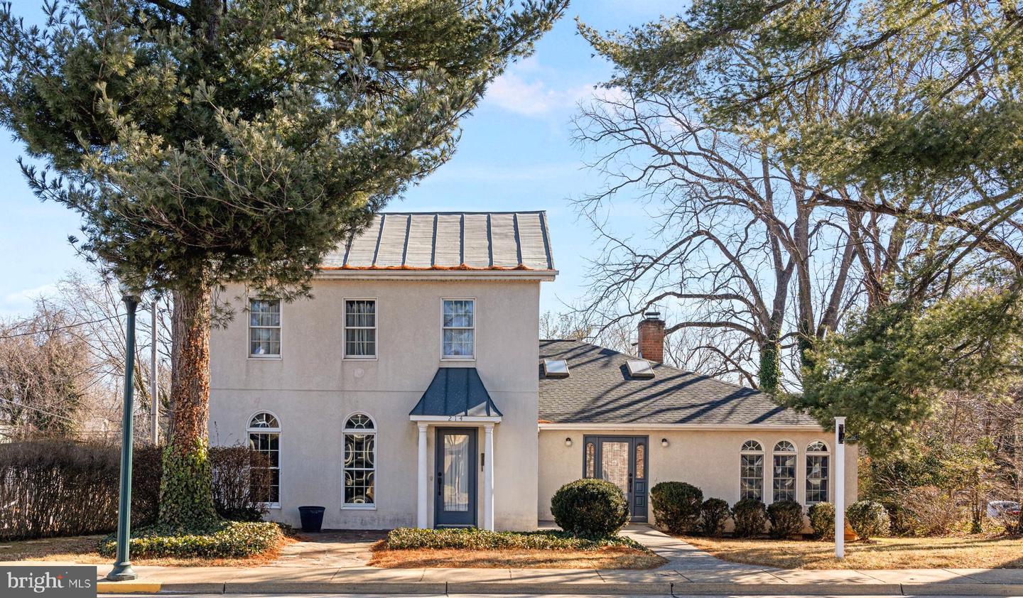 214 S ROYAL AVE, FRONT ROYAL, Virginia 22630, 3 Bedrooms Bedrooms, 12 Rooms Rooms,1 BathroomBathrooms,Residential,For sale,214 S ROYAL AVE,VAWR2013444 MLS # VAWR2013444