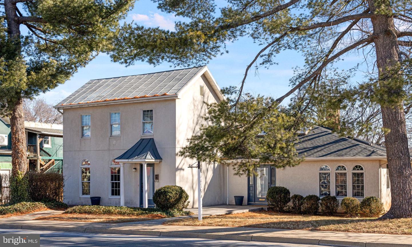 214 S ROYAL AVE, FRONT ROYAL, Virginia 22630, 3 Bedrooms Bedrooms, 12 Rooms Rooms,1 BathroomBathrooms,Residential,For sale,214 S ROYAL AVE,VAWR2013444 MLS # VAWR2013444