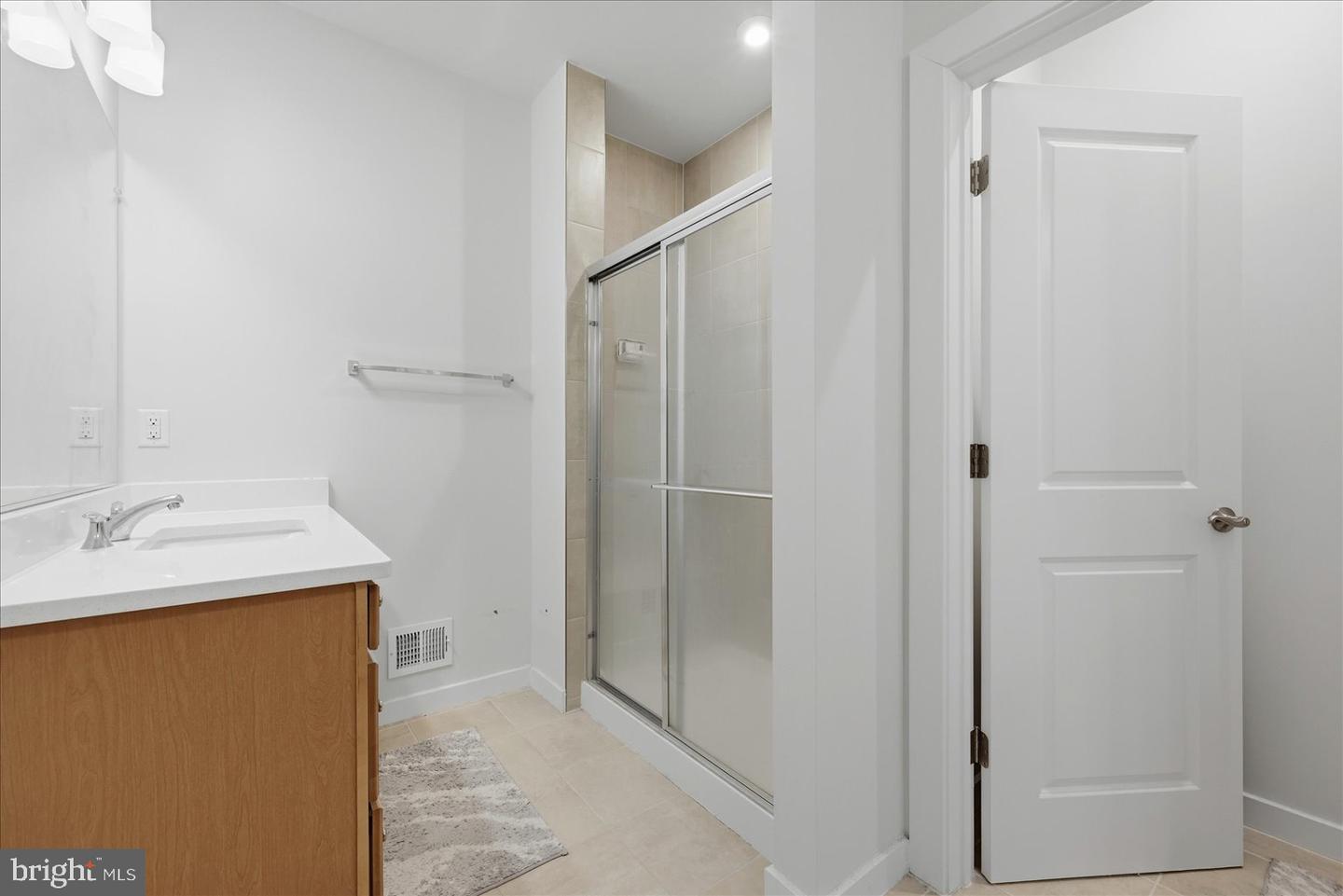 13506 INNOVATION STATION LOOP #2B, HERNDON, Virginia 20171, 3 Bedrooms Bedrooms, ,2 BathroomsBathrooms,Residential,For sale,13506 INNOVATION STATION LOOP #2B,VAFX2292292 MLS # VAFX2292292