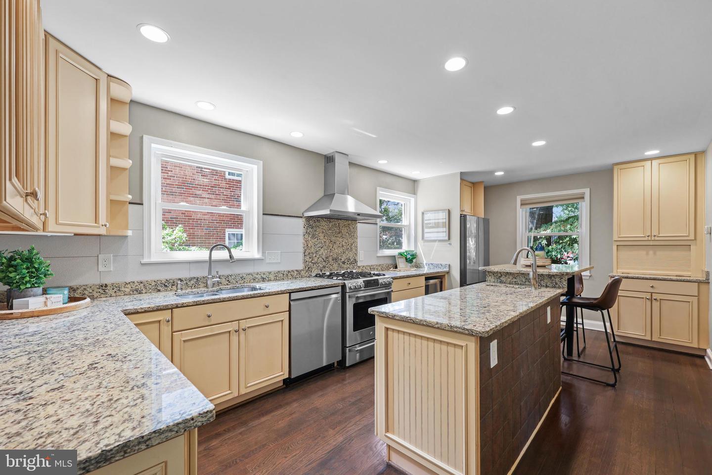 117 S ABERDEEN ST, ARLINGTON, Virginia 22204, 4 Bedrooms Bedrooms, ,3 BathroomsBathrooms,Residential,For sale,117 S ABERDEEN ST,VAAR2069208 MLS # VAAR2069208