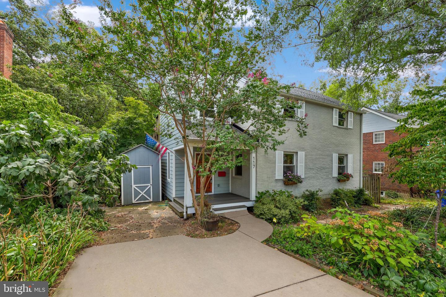 117 S ABERDEEN ST, ARLINGTON, Virginia 22204, 4 Bedrooms Bedrooms, ,3 BathroomsBathrooms,Residential,For sale,117 S ABERDEEN ST,VAAR2069208 MLS # VAAR2069208