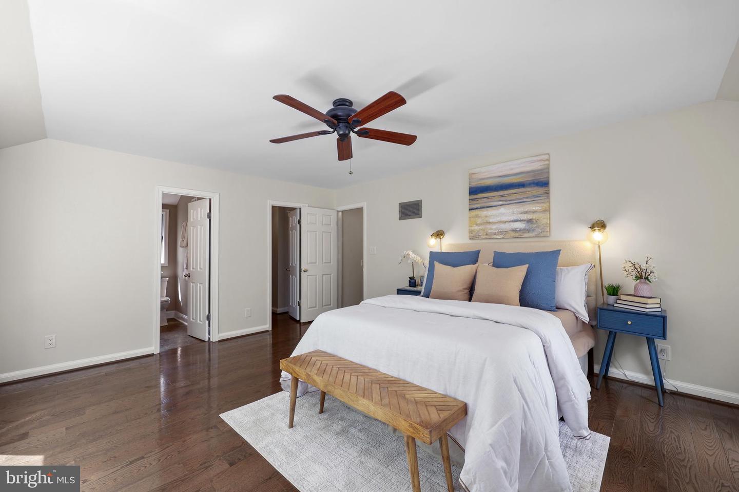 117 S ABERDEEN ST, ARLINGTON, Virginia 22204, 4 Bedrooms Bedrooms, ,3 BathroomsBathrooms,Residential,For sale,117 S ABERDEEN ST,VAAR2069208 MLS # VAAR2069208