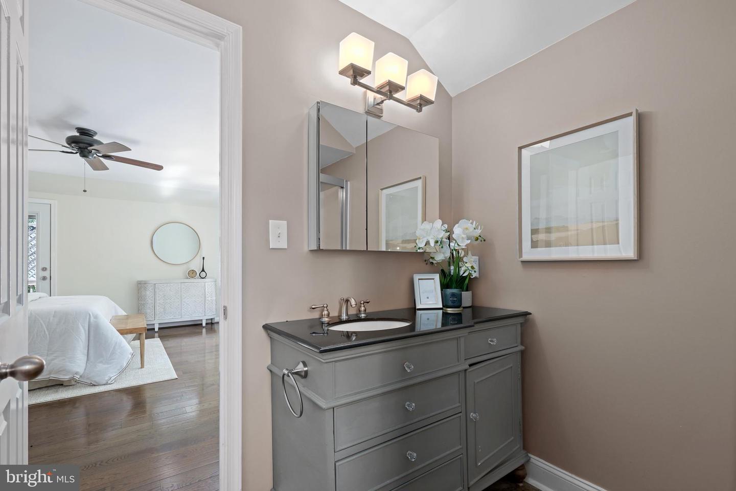 117 S ABERDEEN ST, ARLINGTON, Virginia 22204, 4 Bedrooms Bedrooms, ,3 BathroomsBathrooms,Residential,For sale,117 S ABERDEEN ST,VAAR2069208 MLS # VAAR2069208