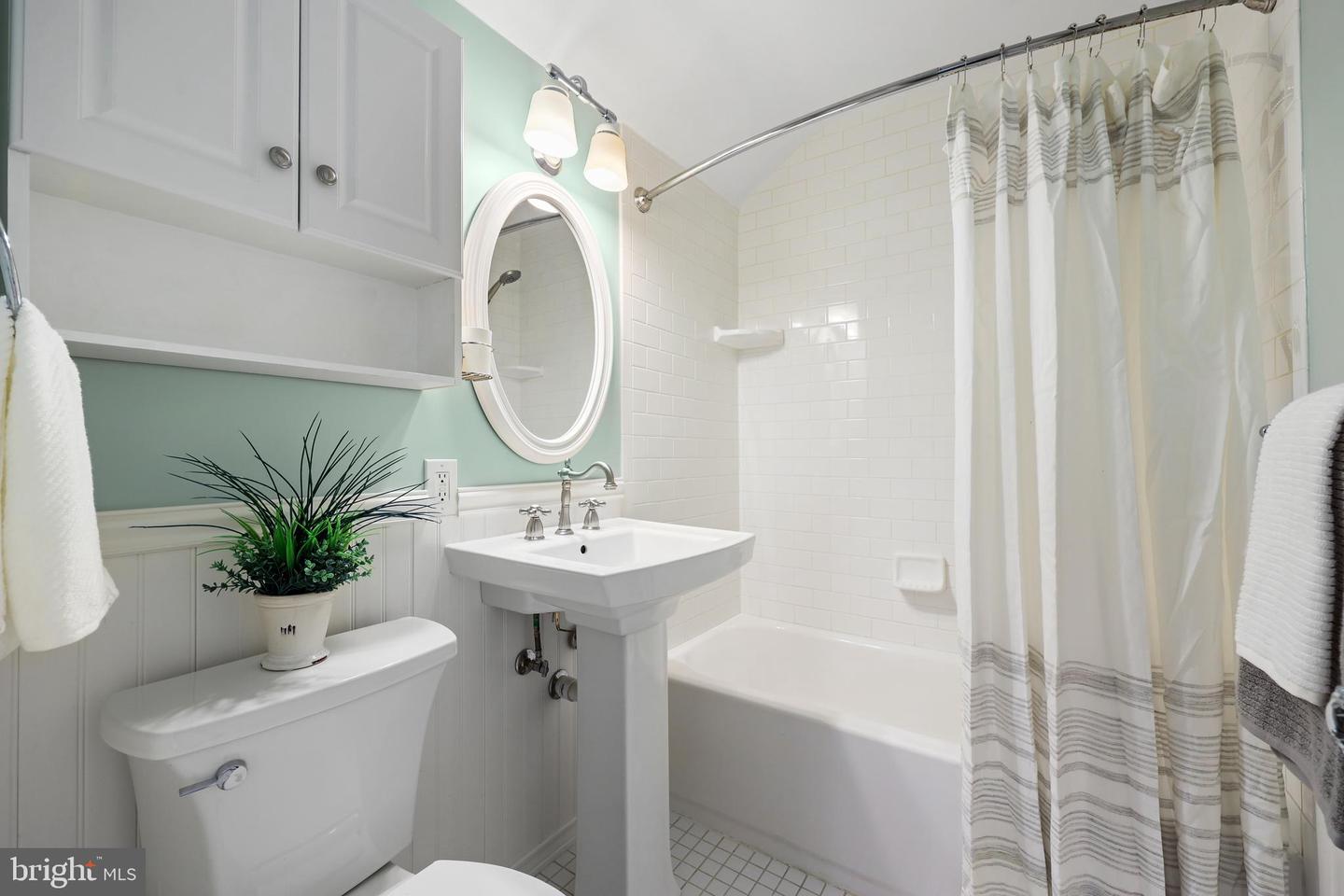 117 S ABERDEEN ST, ARLINGTON, Virginia 22204, 4 Bedrooms Bedrooms, ,3 BathroomsBathrooms,Residential,For sale,117 S ABERDEEN ST,VAAR2069208 MLS # VAAR2069208