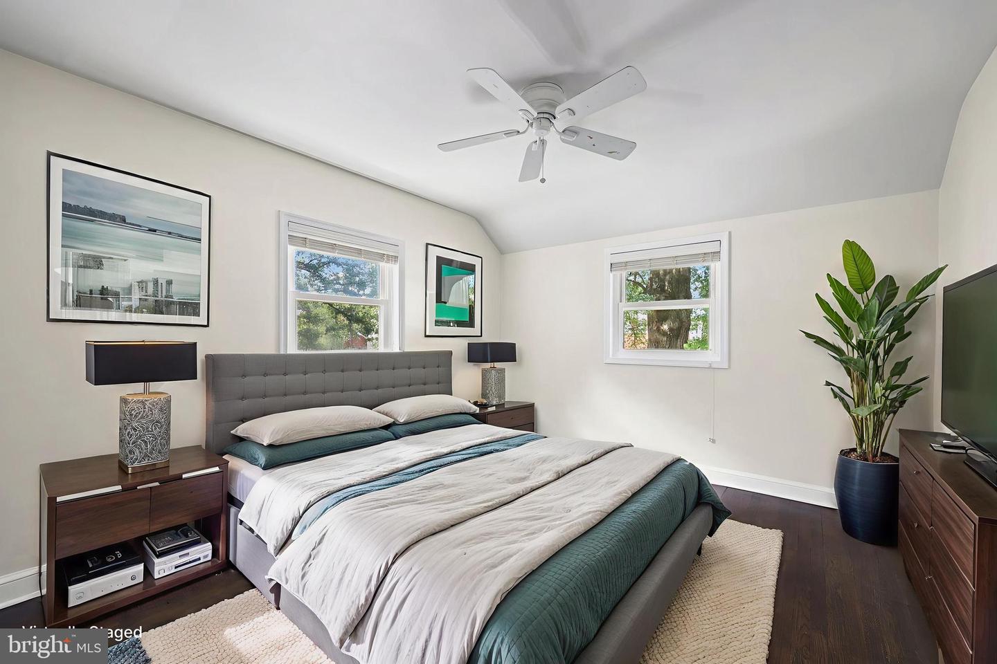 117 S ABERDEEN ST, ARLINGTON, Virginia 22204, 4 Bedrooms Bedrooms, ,3 BathroomsBathrooms,Residential,For sale,117 S ABERDEEN ST,VAAR2069208 MLS # VAAR2069208