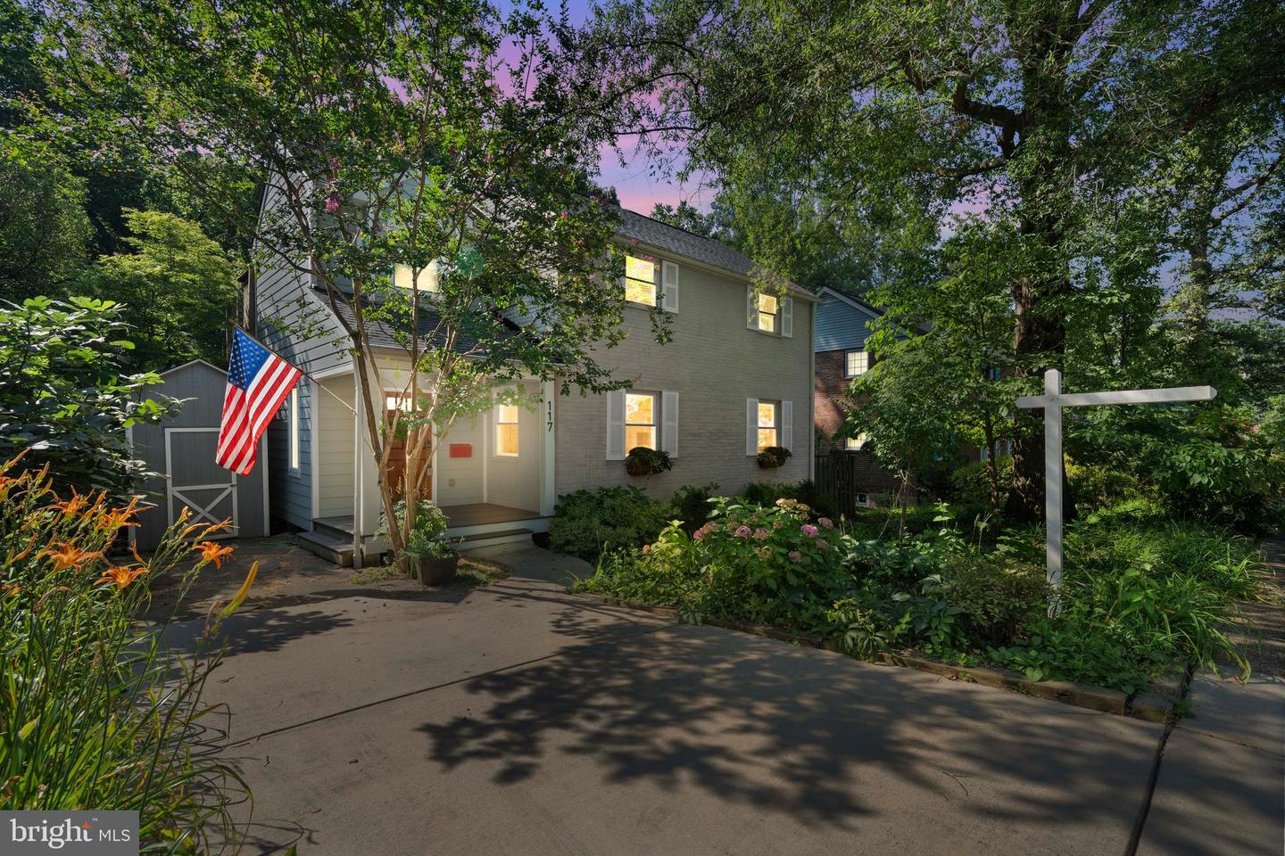 117 S ABERDEEN ST, ARLINGTON, Virginia 22204, 4 Bedrooms Bedrooms, ,3 BathroomsBathrooms,Residential,For sale,117 S ABERDEEN ST,VAAR2069208 MLS # VAAR2069208