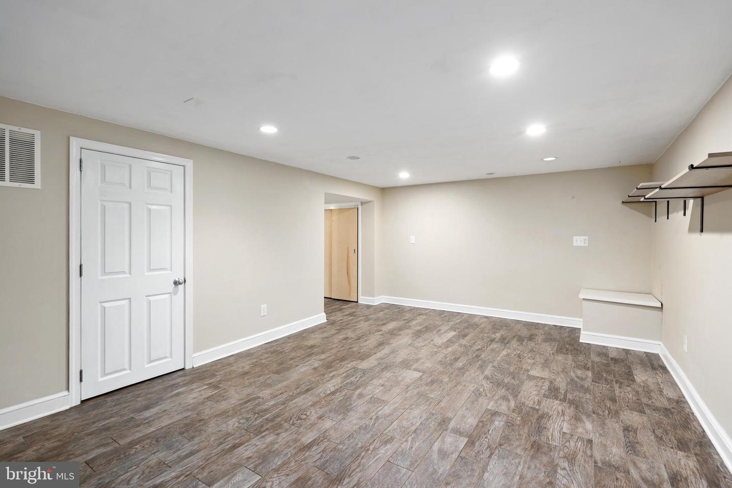 117 S ABERDEEN ST, ARLINGTON, Virginia 22204, 4 Bedrooms Bedrooms, ,3 BathroomsBathrooms,Residential,For sale,117 S ABERDEEN ST,VAAR2069208 MLS # VAAR2069208