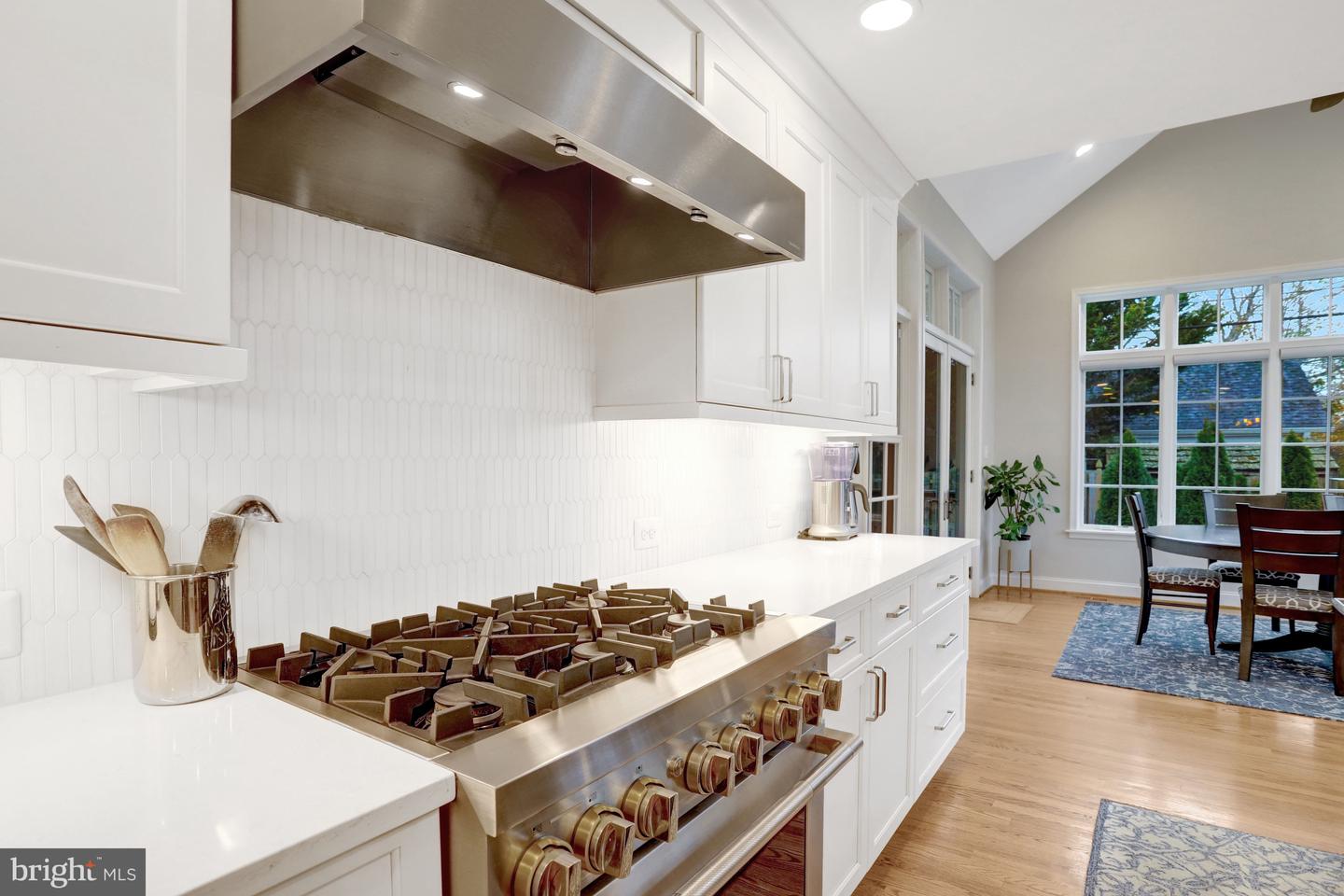 5414 20TH ST N, ARLINGTON, Virginia 22205, 6 Bedrooms Bedrooms, ,4 BathroomsBathrooms,Residential,For sale,5414 20TH ST N,VAAR2069220 MLS # VAAR2069220